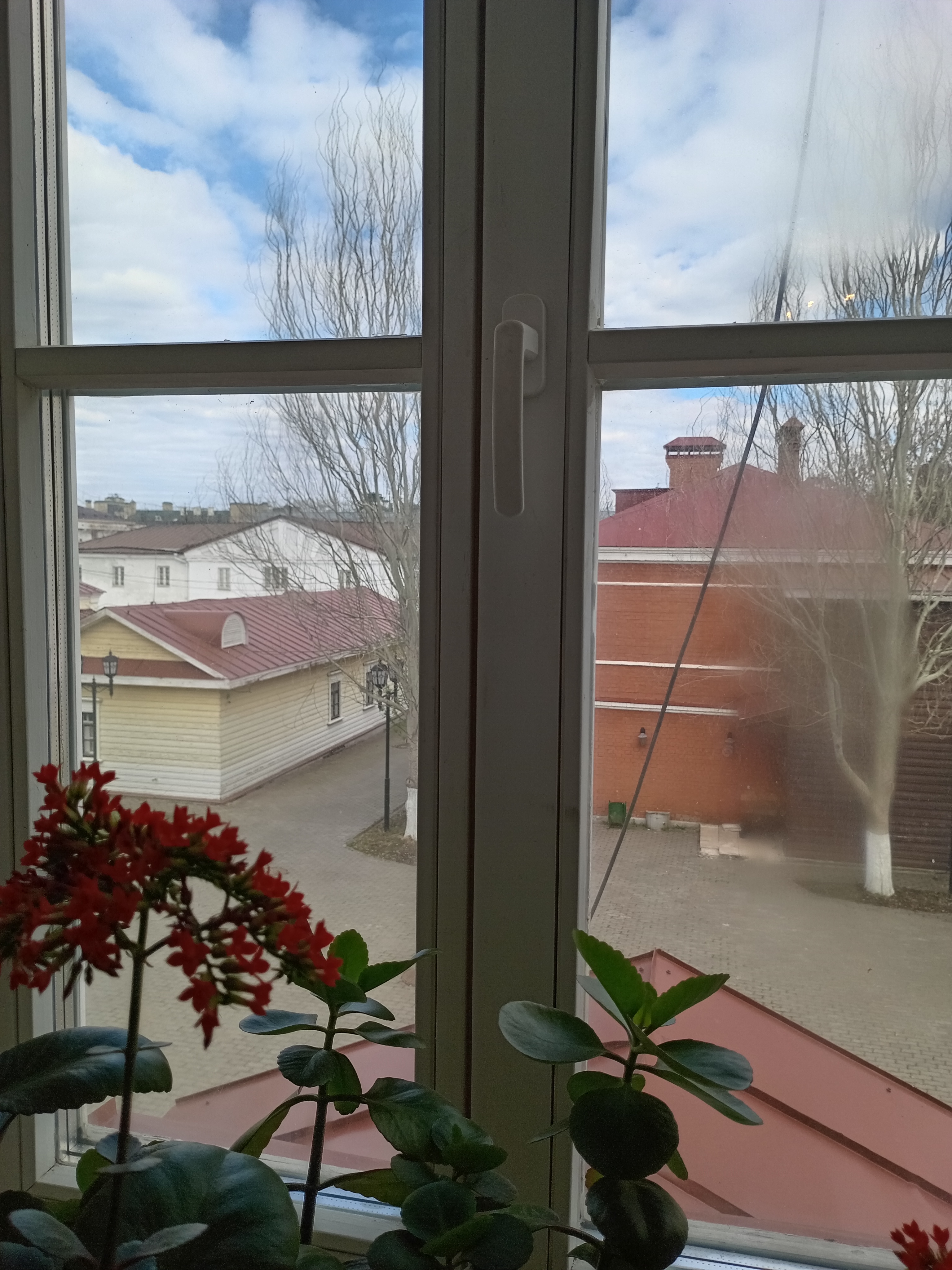Вид из окна на бывшую Губернскую тюрьму. Фото: Ольга Иванычева