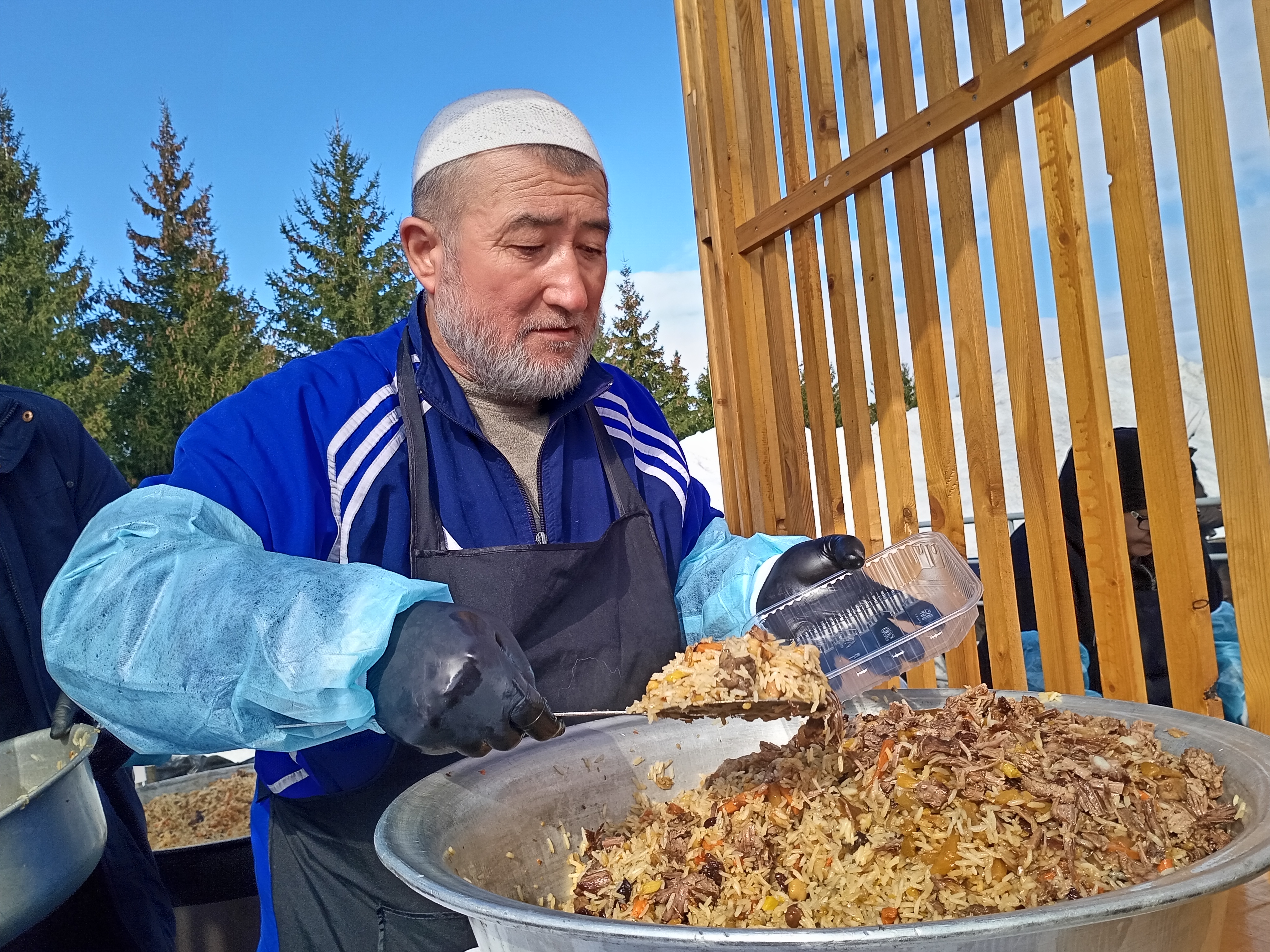 На Наурузе можно было отведать несколько видов плова – главного блюда на праздничном столе. Фото: Ольга Иванычева