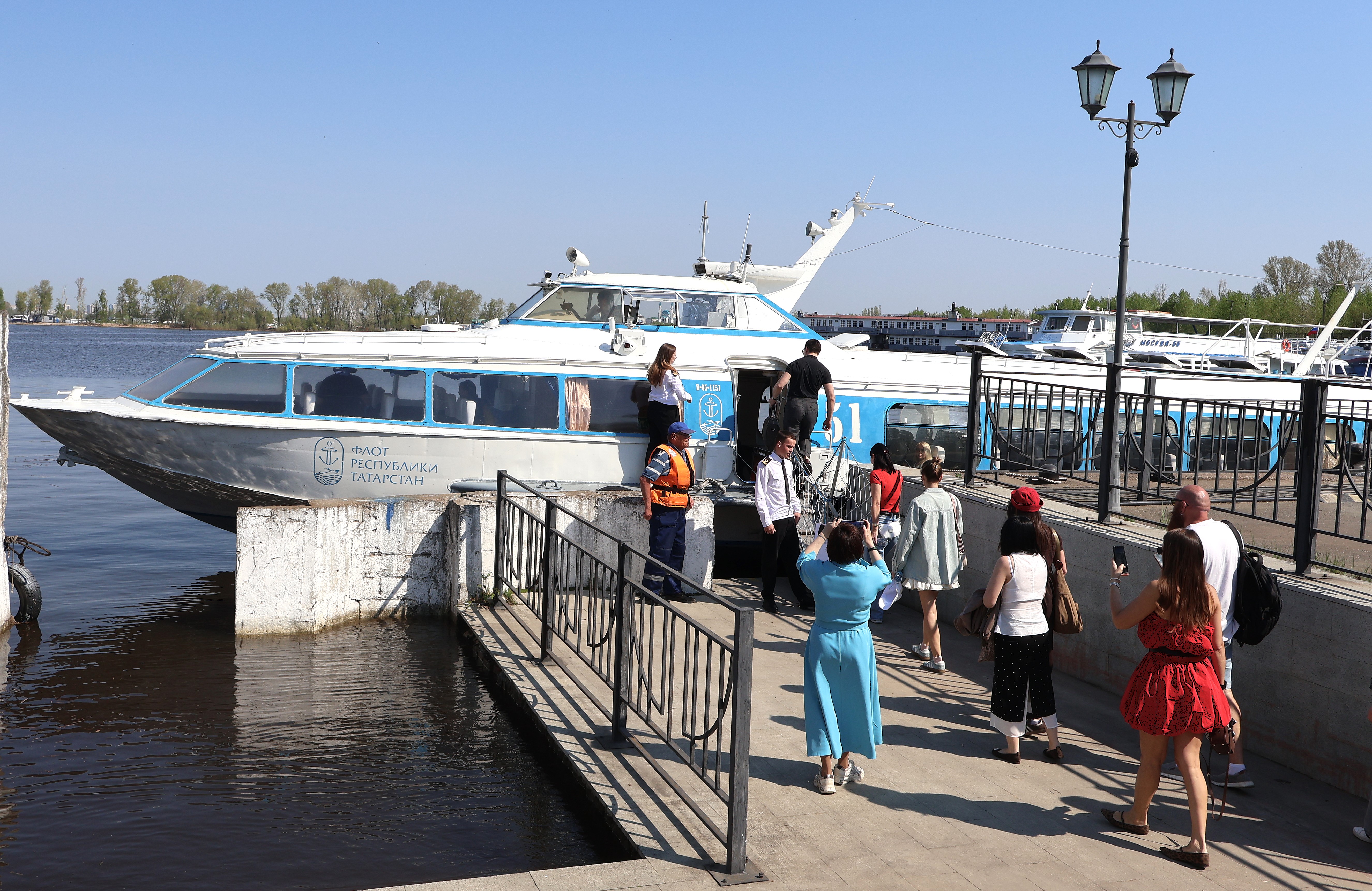 Путь в Камское Устье начинается в речном порту Казани. Фото: Дмитрий Сивков