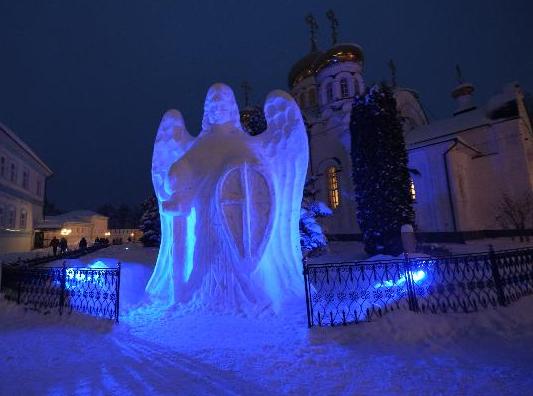 Зимняя сказка с глубоким смыслом: фестиваль «Лёд и Свет» в Раифе