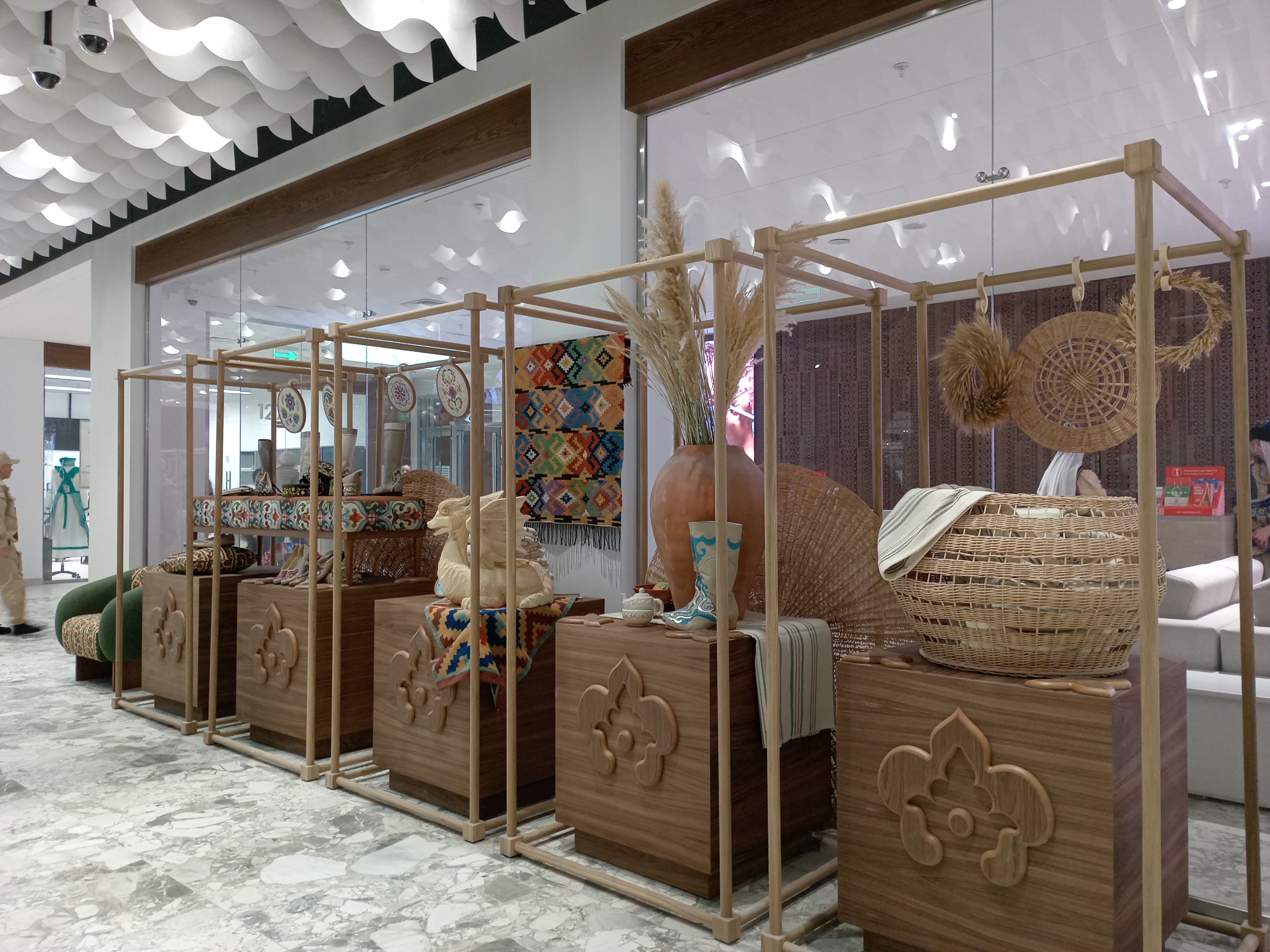 Интерьер ЦУМа выдержан в едином стиле – в духе татарских традиций. Фото: Ольга Иванычева