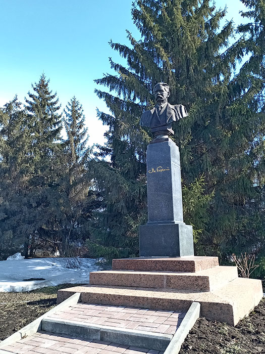 Туристов и казанцев провели пешеходной экскурсией «По улицам этим Горький ходил»