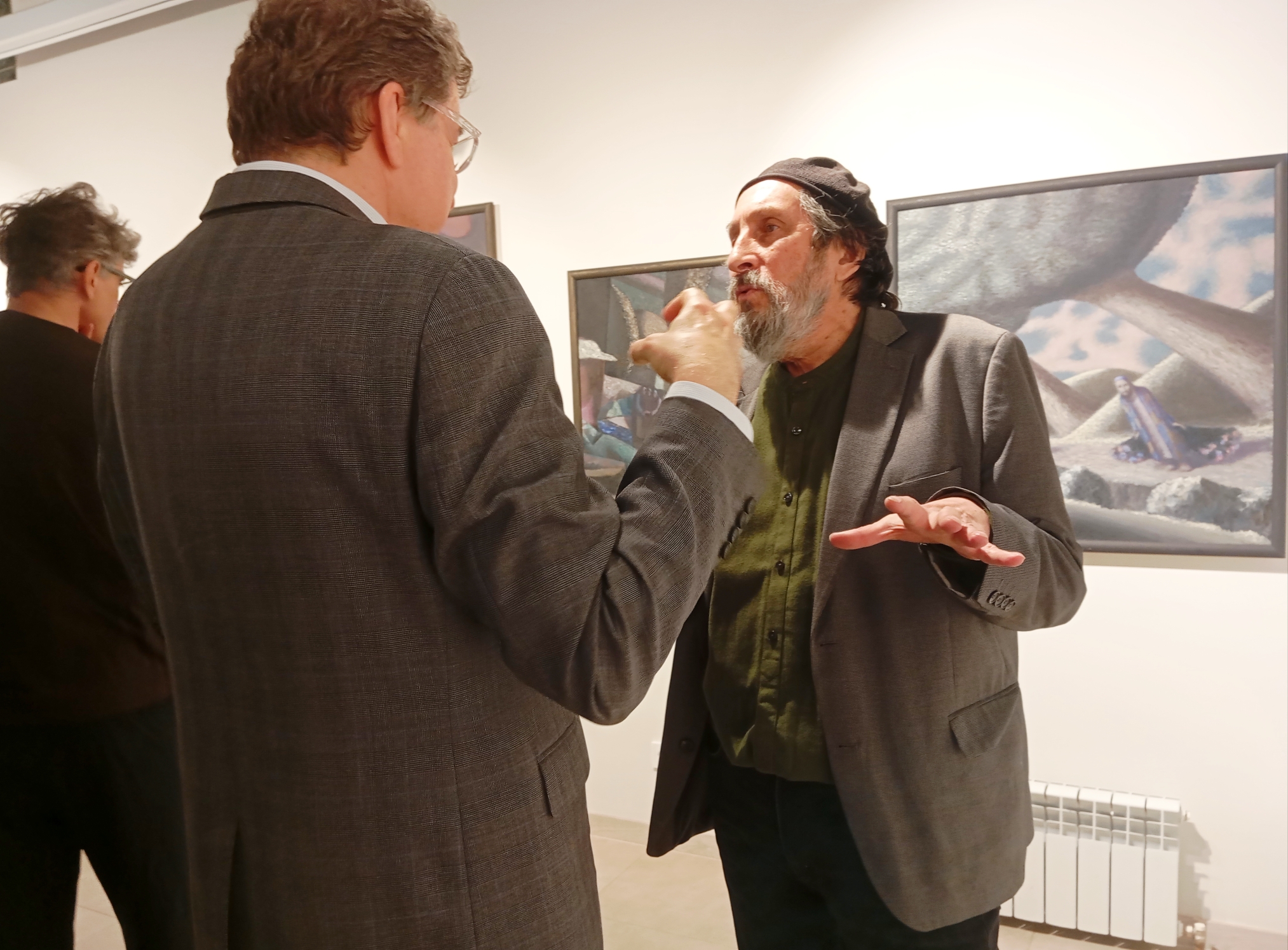 Автор проекта в своей вступительной речи был немногословен, но охотно общался с посетителями, отвечал на их вопросы. Фото: Дмитрий Сивков