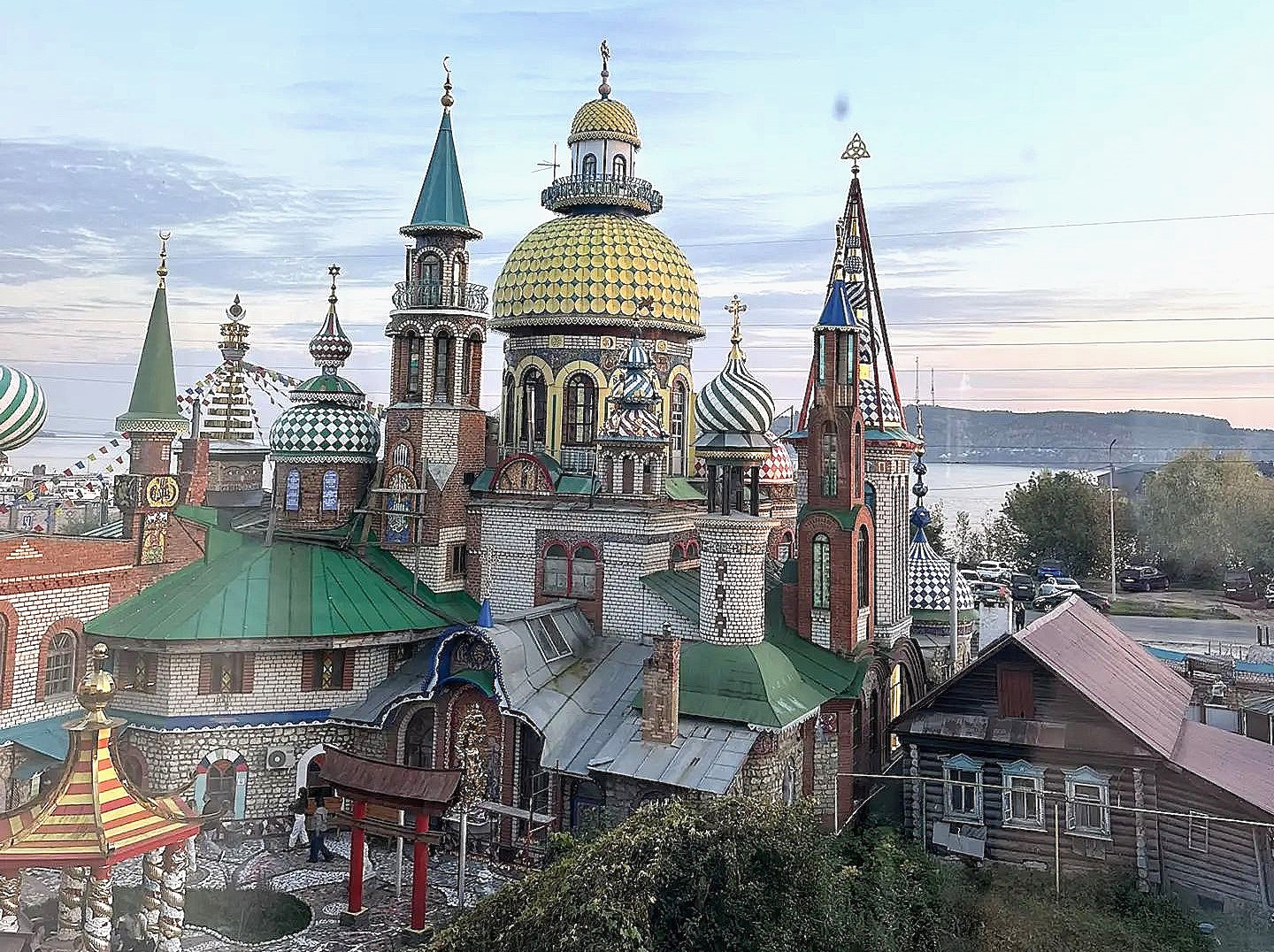Храм всех религий — перекресток мировых культур на Старо-Аракчинской улице Казани