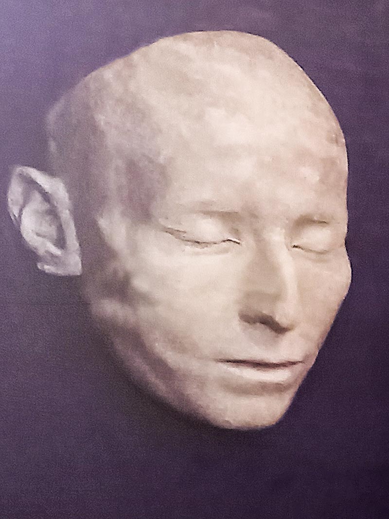 Посмертная маска Габдуллы Тукая была приобретена у жителя города Алма-Ата в 1957 году. По его словам, маску ему передал в 30-е годы в Оренбурге родной брат издателя Гильмутдина Шарафа. Фото: Ольга Иванычева