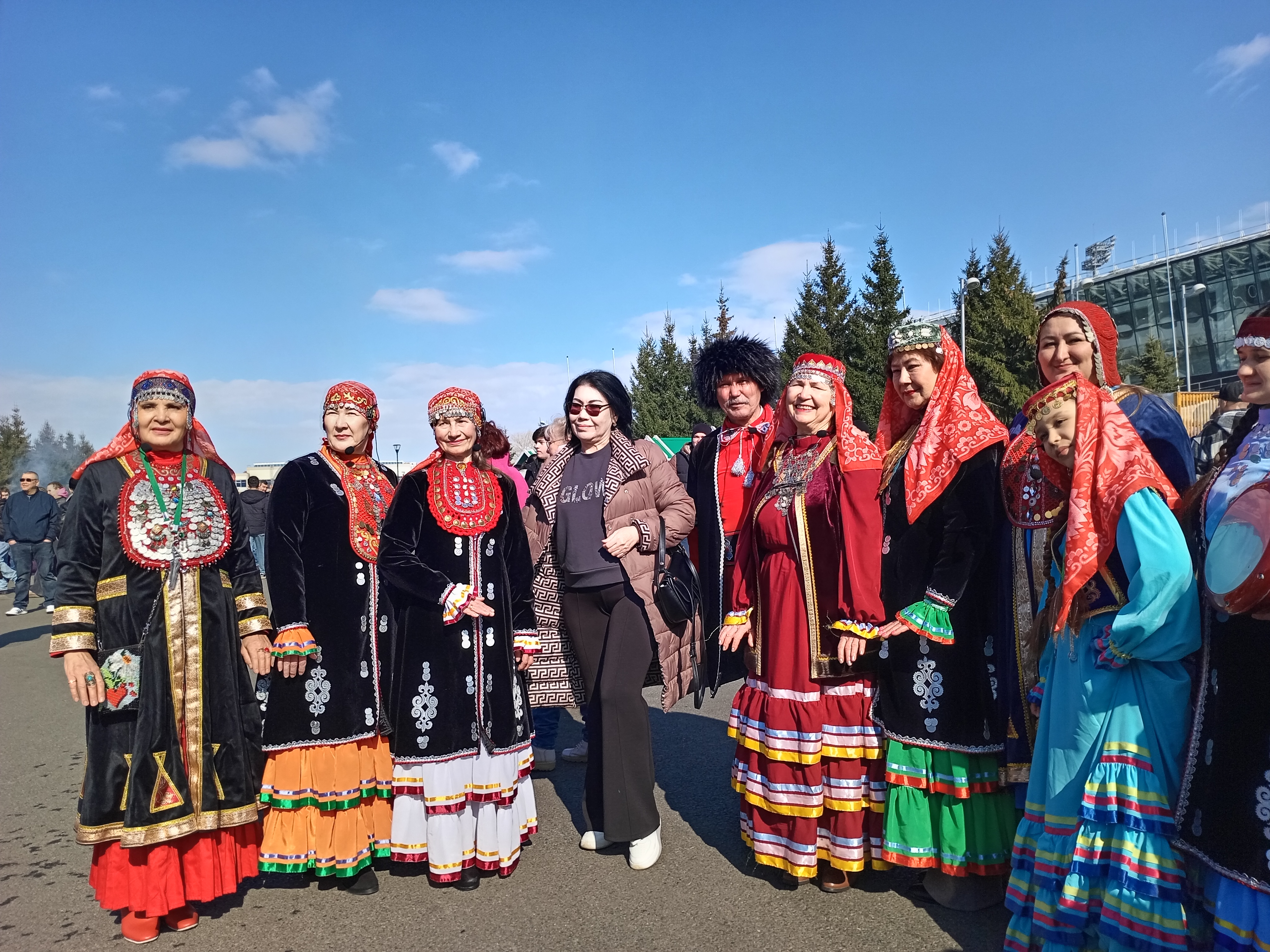 У многих на память о Наурузе остались яркие фотографии с участниками праздника. Фото: Ольга Иванычева