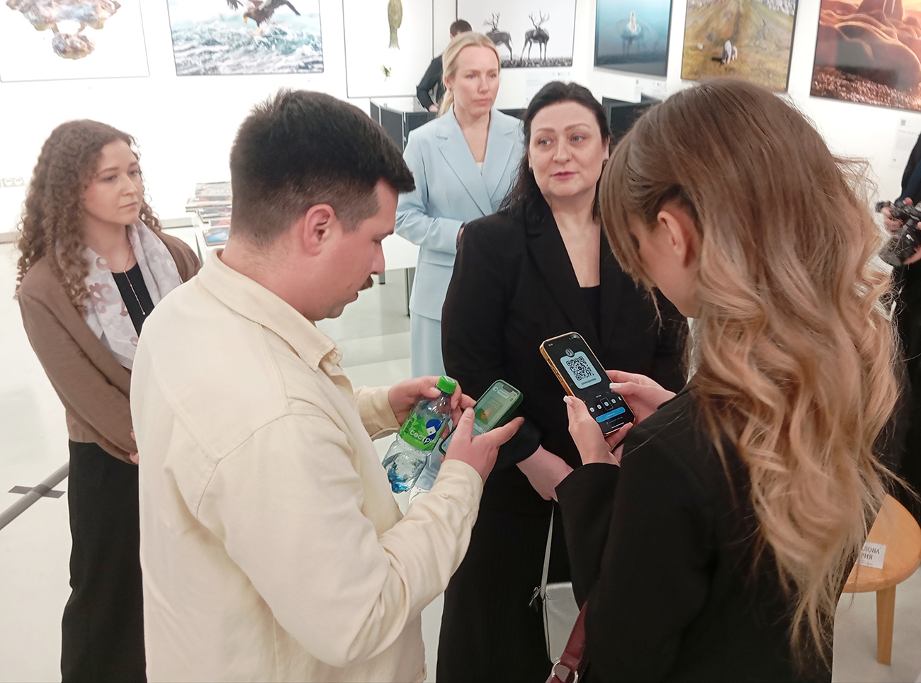 Один из плюсов таких мероприятий – расширение контактов. Фото: Дмитрий Сивков