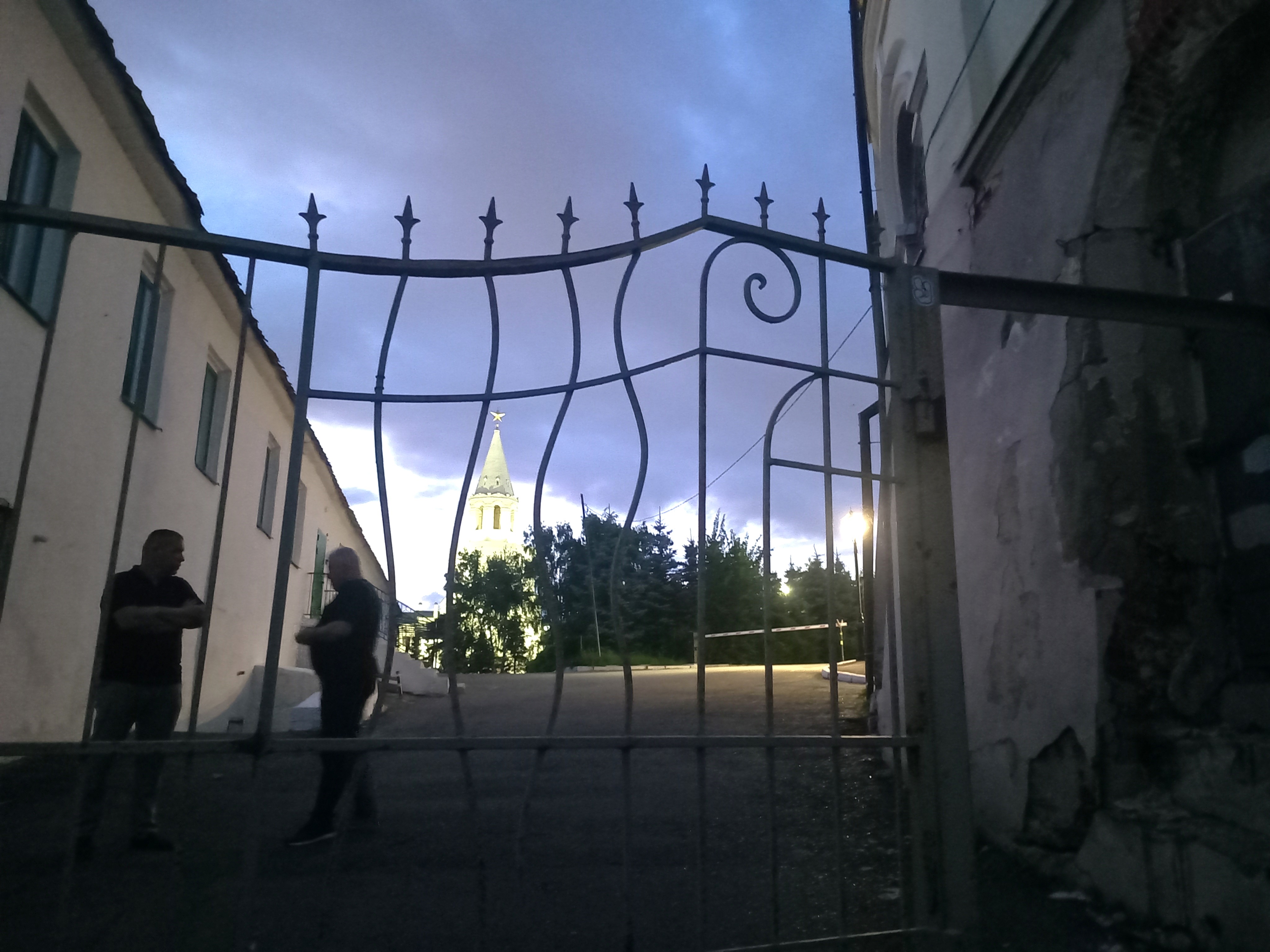 поздним вечером у Казанского кремля