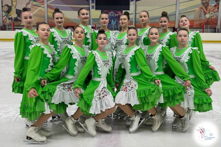 Серебряные коньки выпишут фигуры на льду синхронно