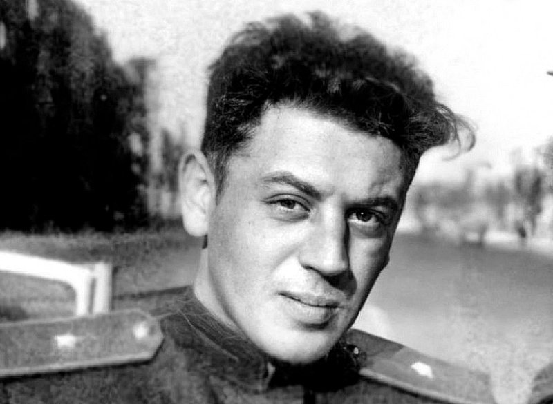 Два последних земных адреса летчика Василия Сталина в Казани: дом №105 по улице Гагарина и Арское кладбище