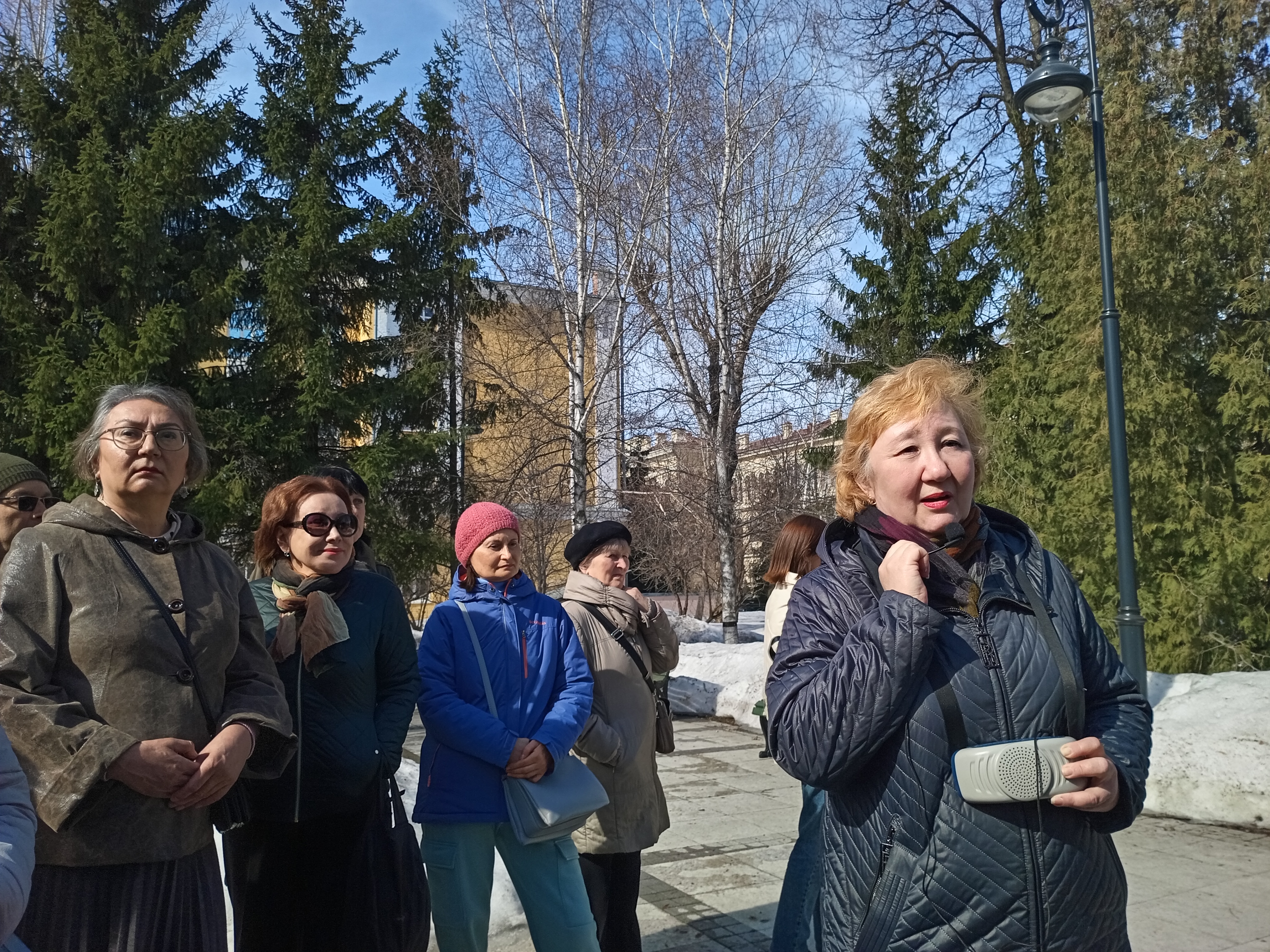 Гидом по Казани Горького стала старший научный сотрудник музея А.М. Горького и Ф.И. Шаляпина Диляра Хайрутдинова. Фото: Ольга Иванычева