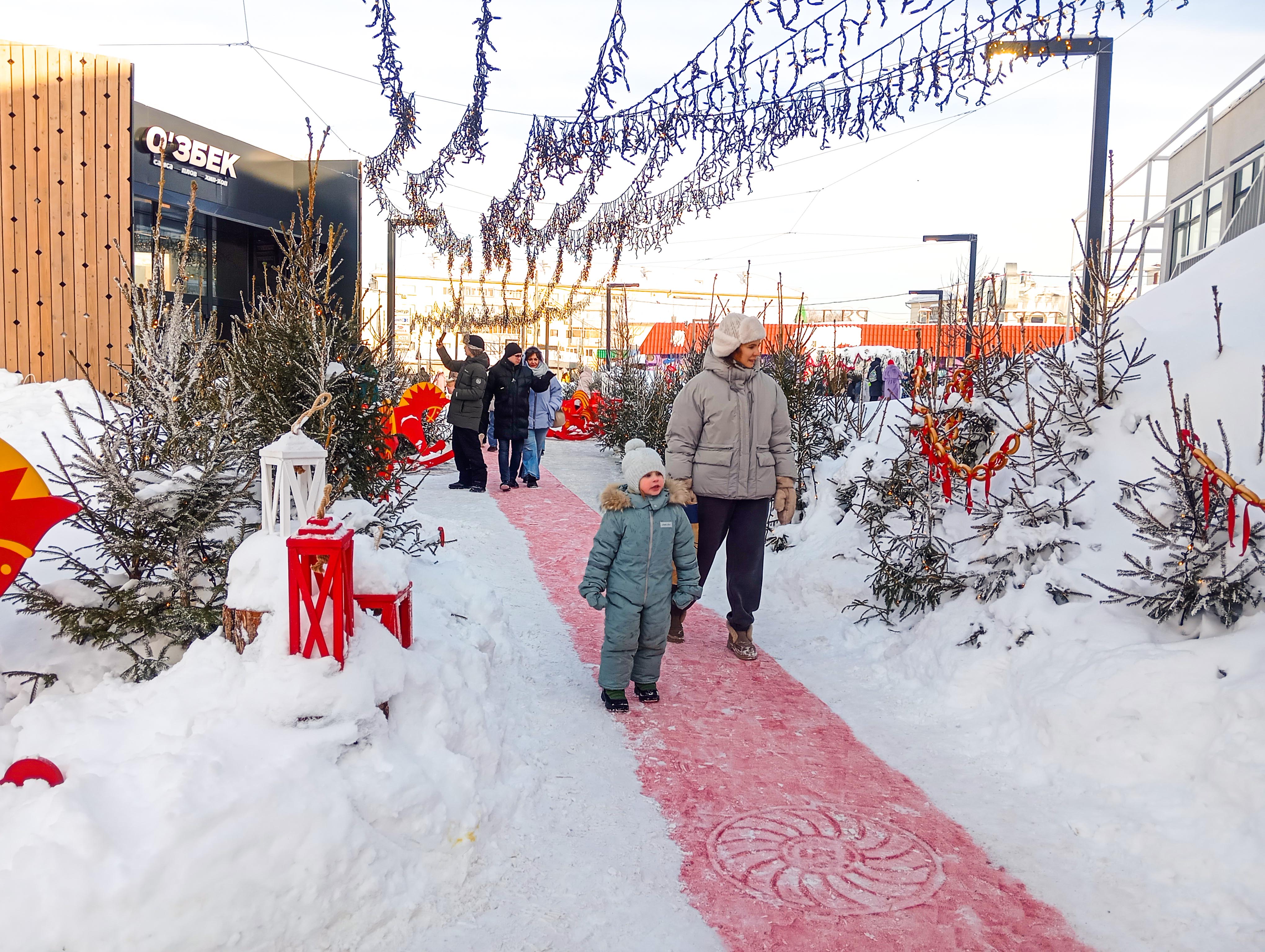 Московский рынок предлагает казанцам не только хлеба, но и зрелищ