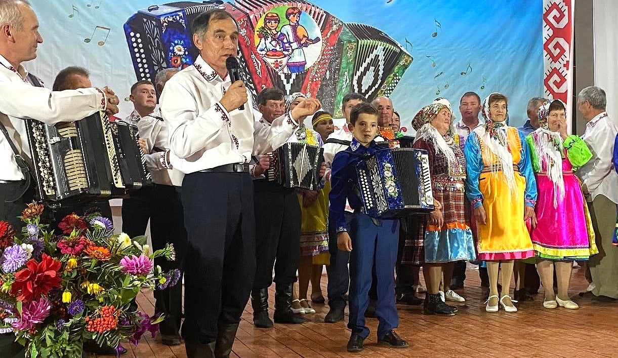 Агрыз: марийские песни, гармонь, живая музыка и чайные посиделки в лесном краю