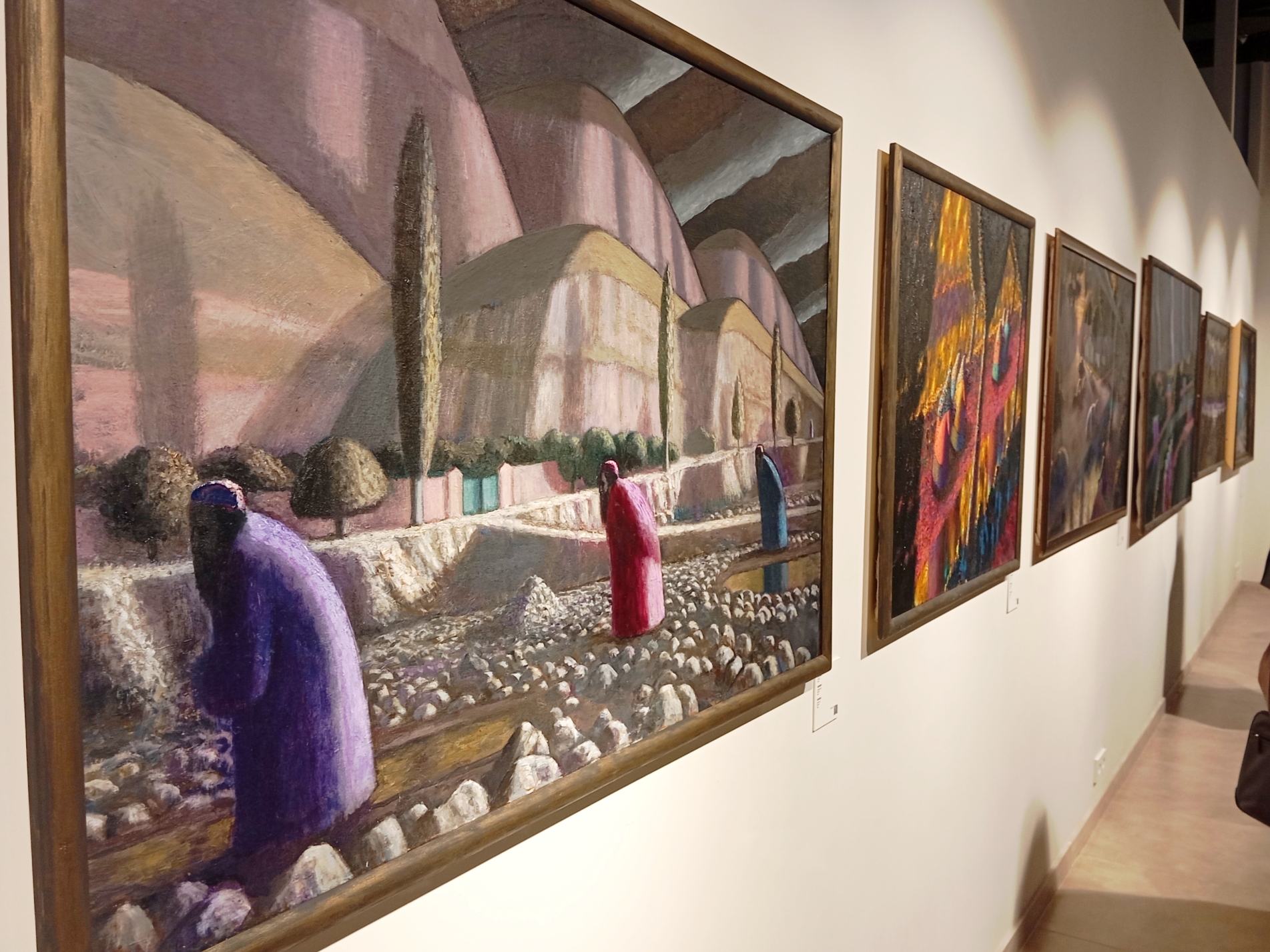 «Надо пойти куда глаза глядят и заблудиться» — такой совет туристам дал автор выставки «Сон путешественника» в галерее «Бизон» 