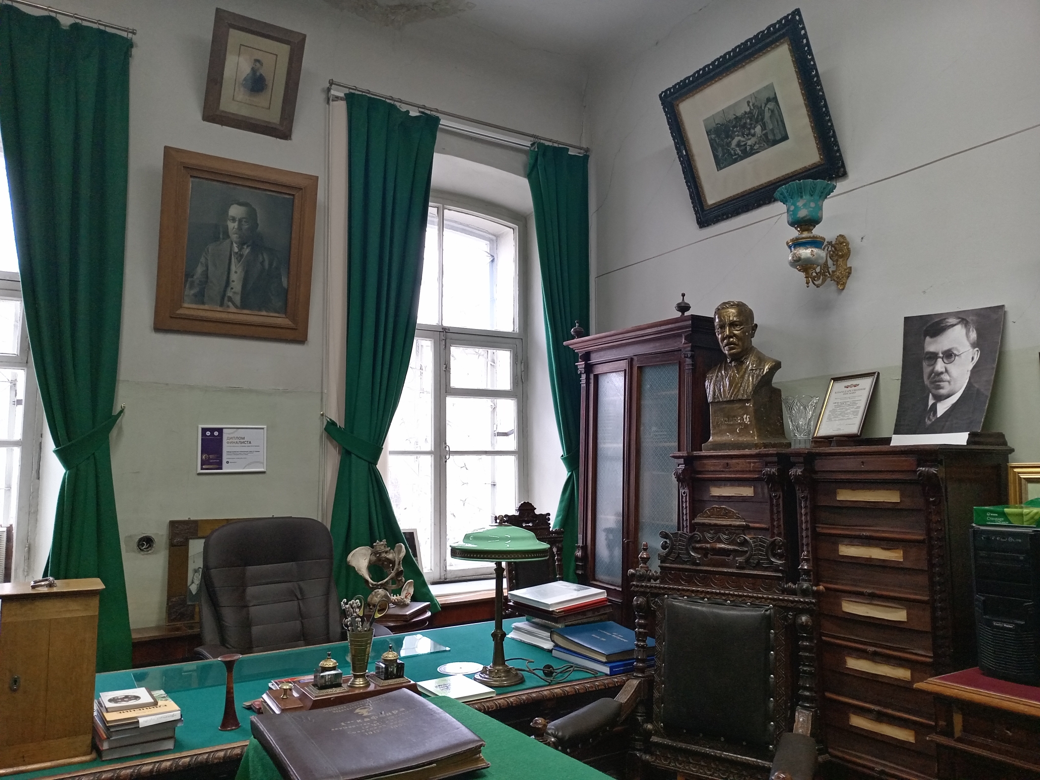В клинике бережно сохраняют обстановку в кабинете профессора Груздева. Фото: Ольга Иванычева