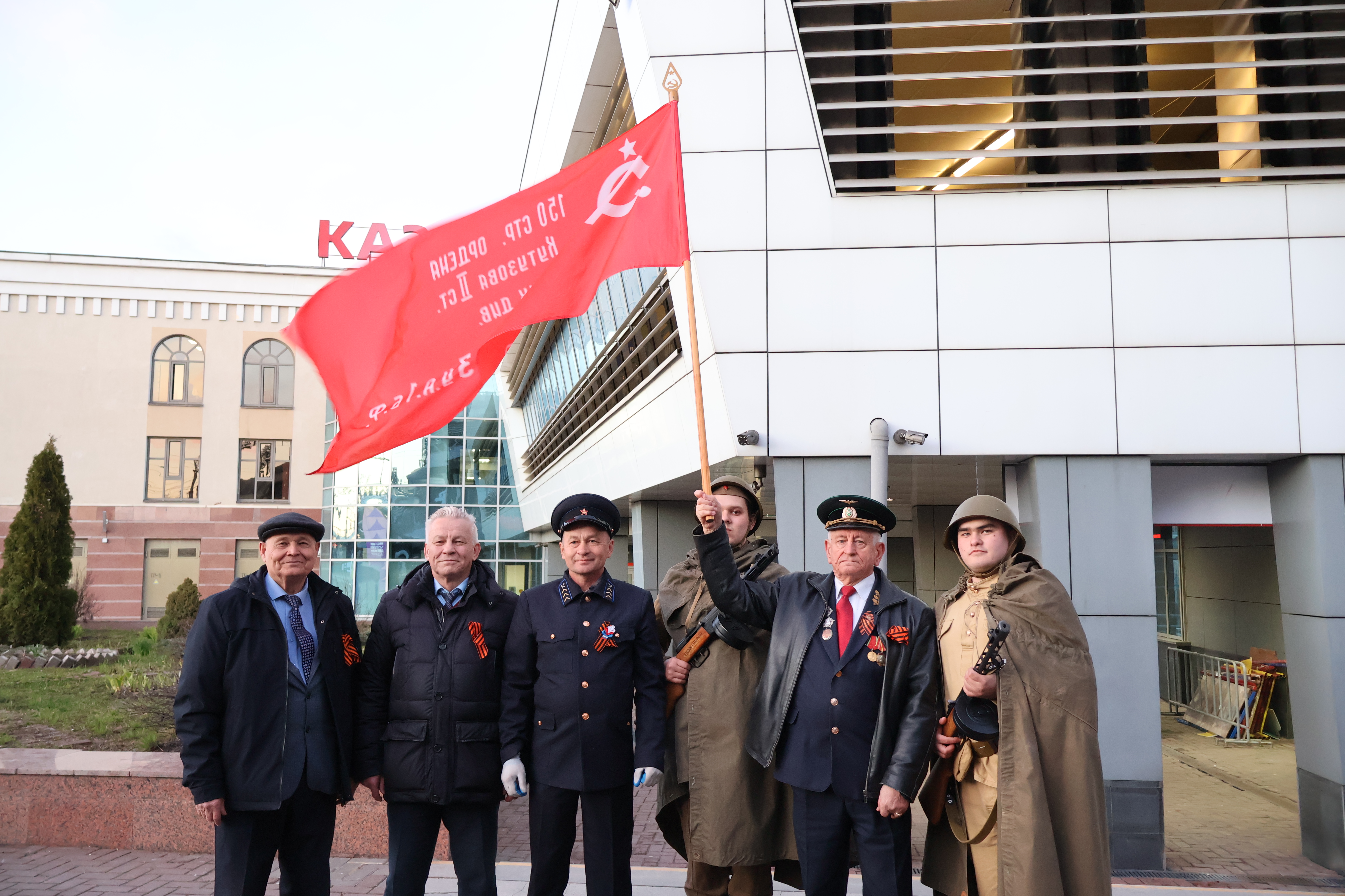 Сотрудники Горьковской железной дороги – их стараниями «Поезд Победы» ежегодно отправляется в двухнедельный рейс. Фото: Дмитрий Сивков