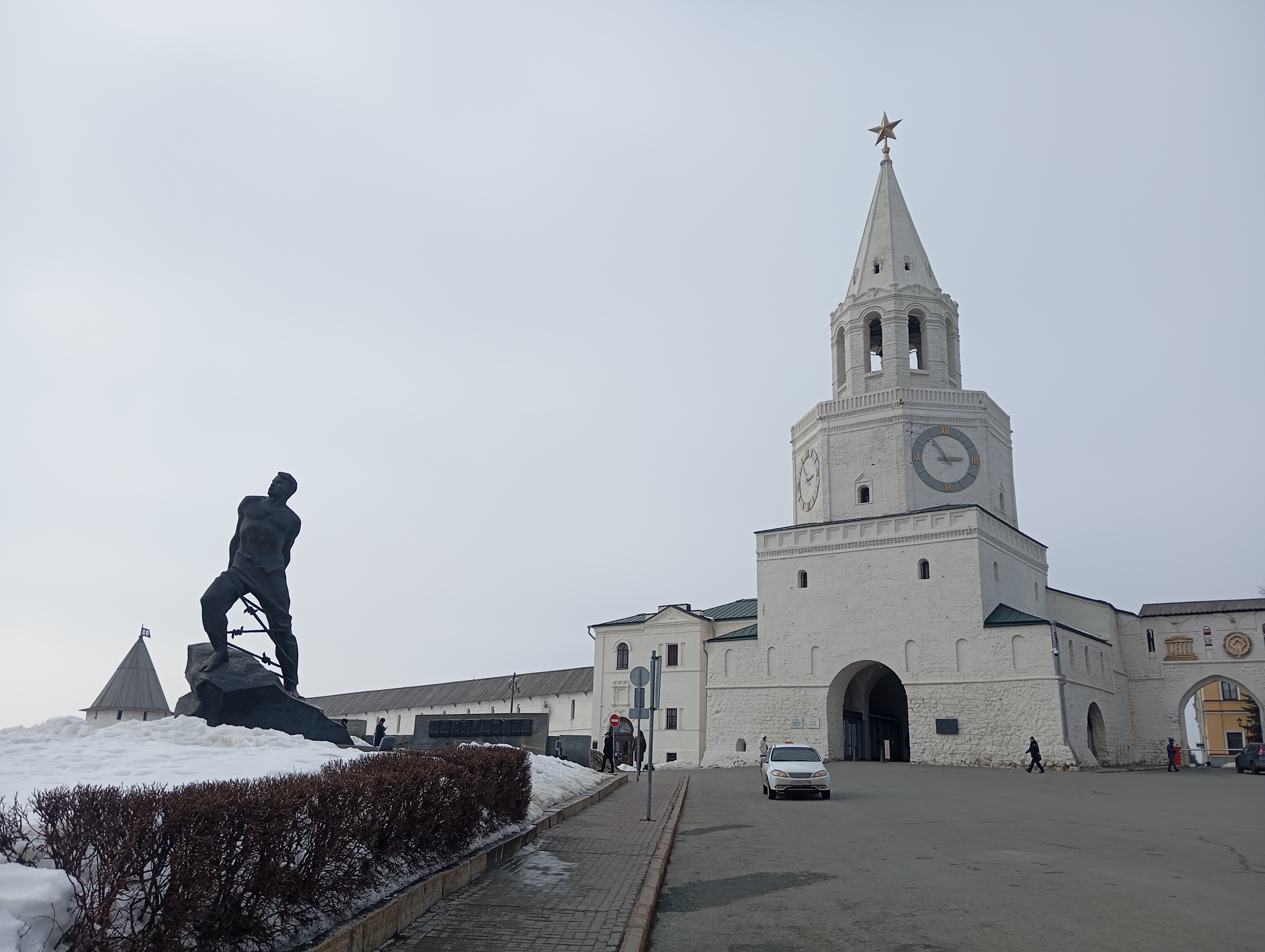 Монументу поэту Мусе Джалилю у Казанского кремля — 60 лет