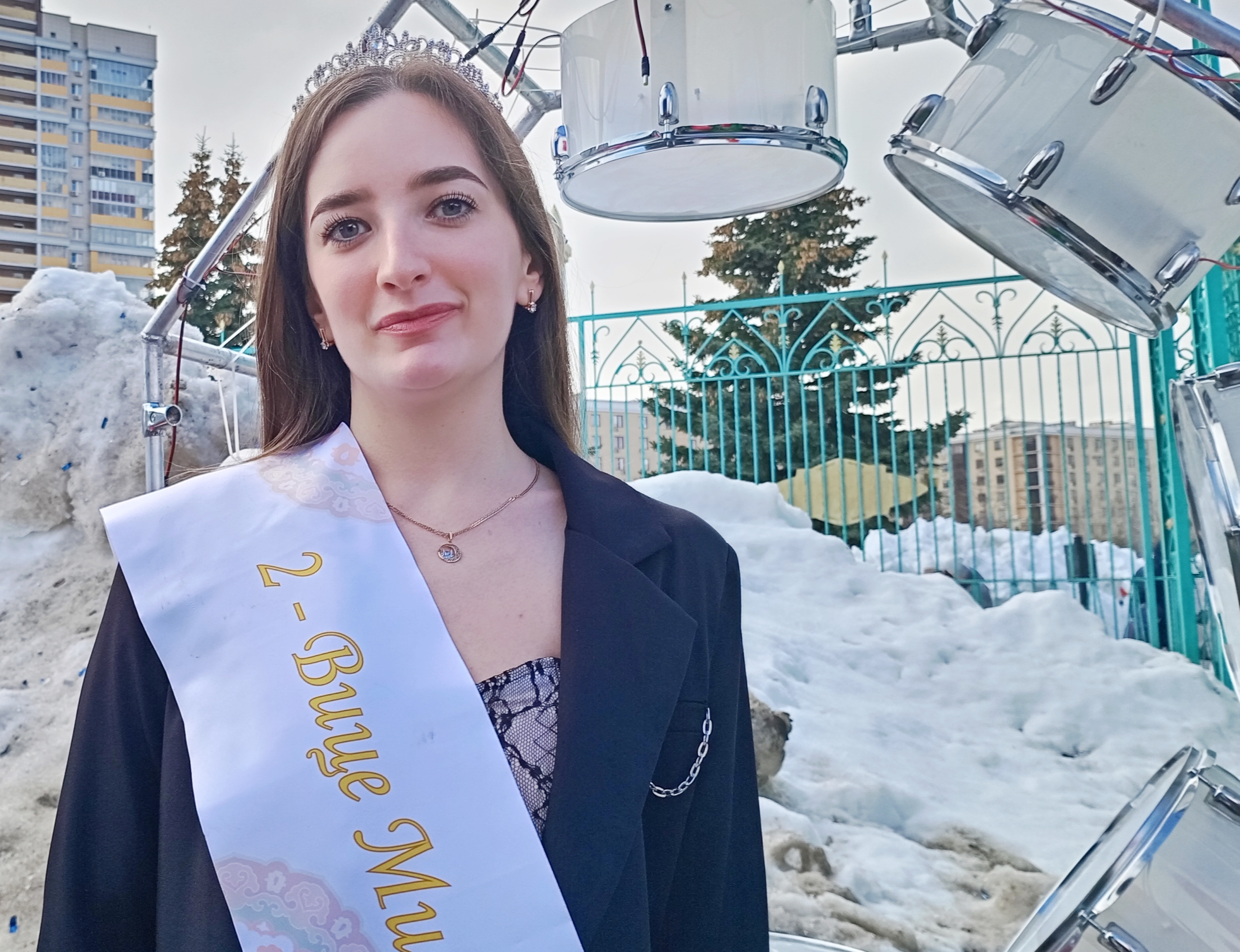 Вторая вице-мисс «Науруз Гузеле — 2025» Алия Муллахметова из Татарстана пришла поддержать финалисток конкурса. Фото: Ольга Иванычева