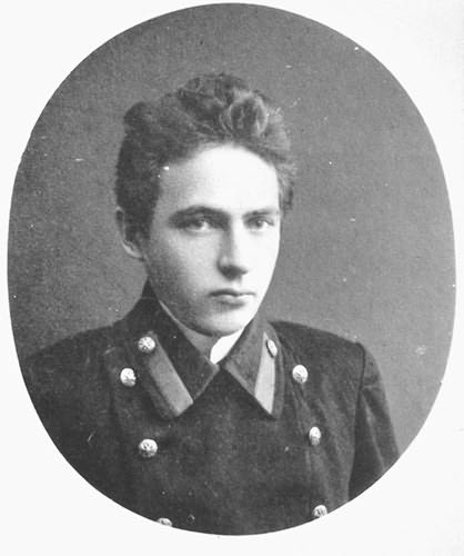 Виктор Хлебников в 1906 году был принят в Общество естествоиспытателей Казанского университета на правах члена-сотрудника и издал статью об открытии нового вида кукушки. Фото 1908 года