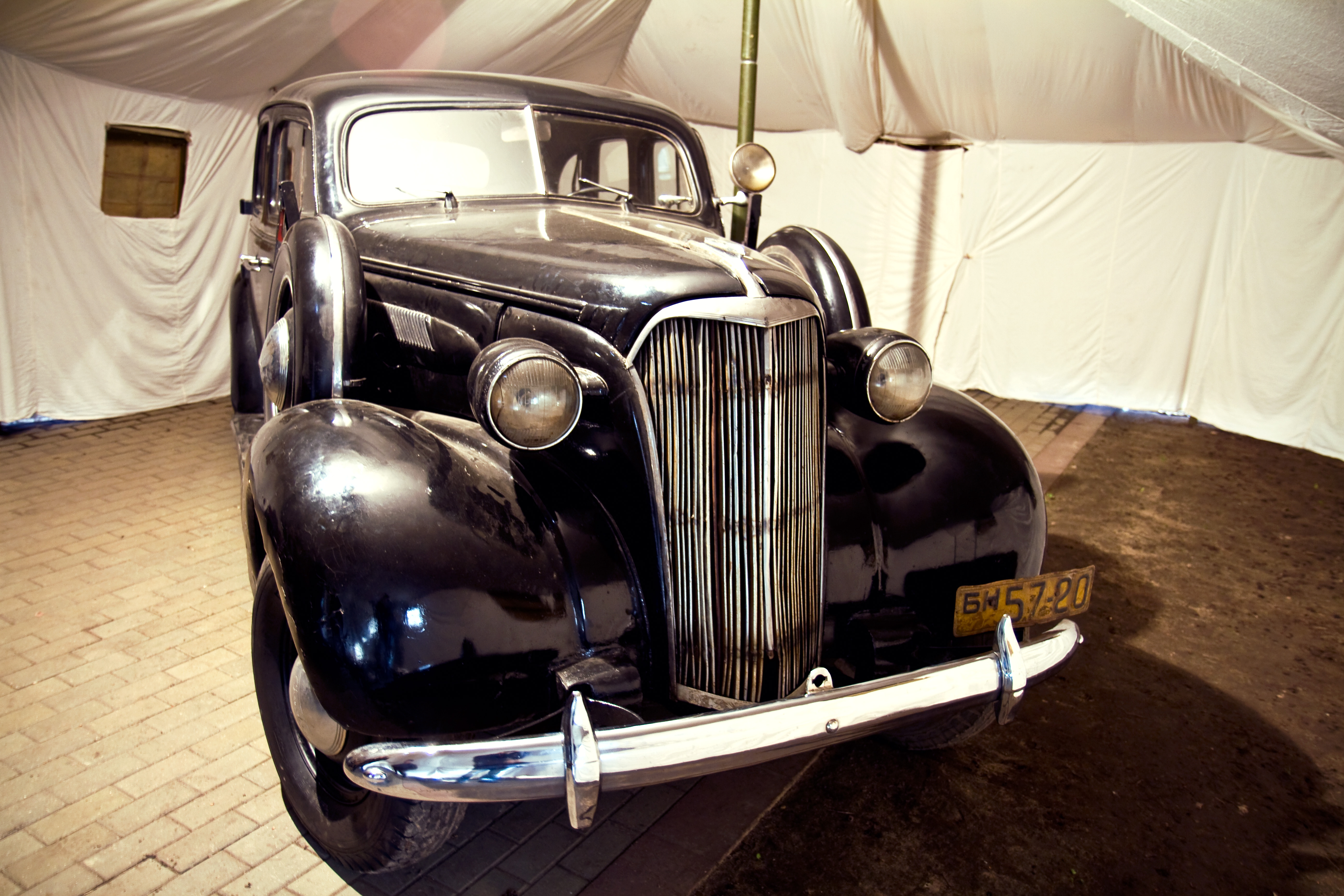 «Chevrolet Master Deluxe GA», на котором Янка Купала приехал в Печищи. Автомобиль 1937 года выпуска принадлежал поэту с 1939-го по 1942 год. Хранится в Государственном литературном музее Янки Купалы в Минске. На текущий момент стоимость автомобиля превышает 100 000 евро. Фото: Государственный литературный музей Янки Купалы (г. Минск)