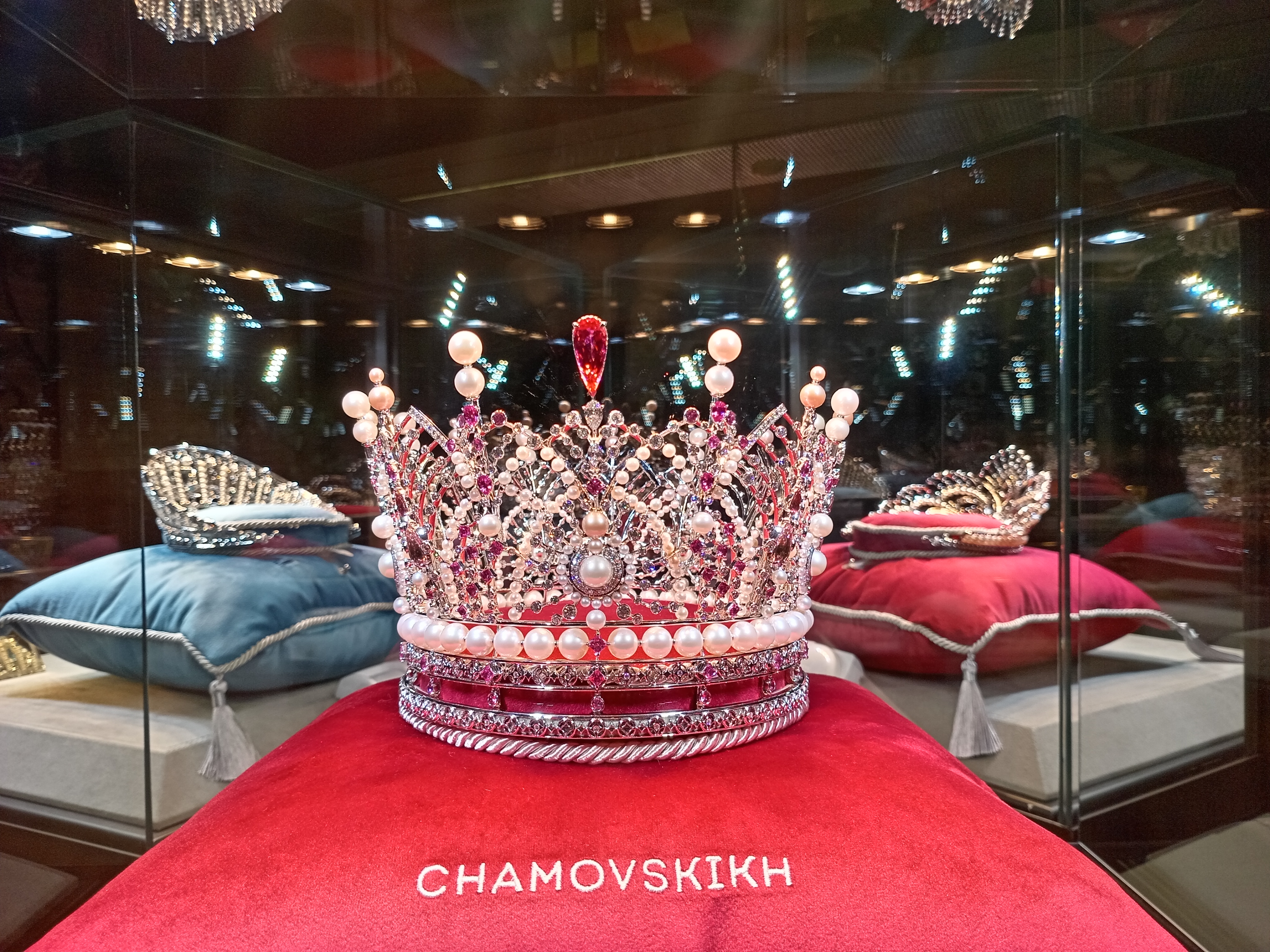 Короной «Восходящая Августа» награждена победительница в номинации «Миссис БРИКС — 2026». Фото: Ольга Иванычева