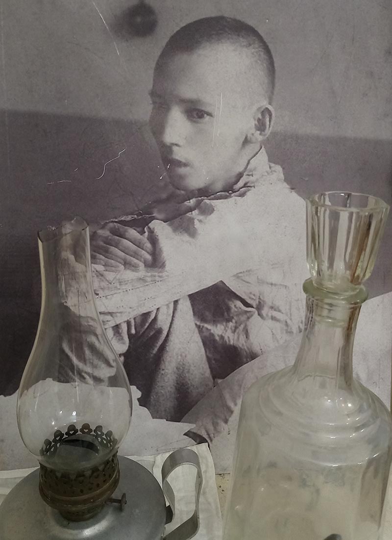 Последнее прижизненное фото поэта в интерьере мемориальной комнаты. Фото: Ольга Иванычева