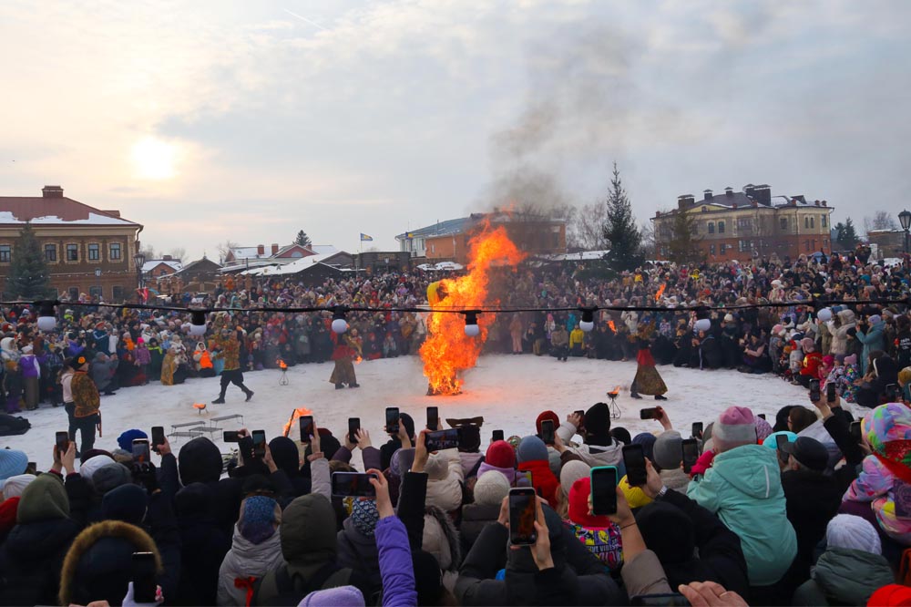 Масленичные гулянья – одно из самых масштабных мероприятий на территории Свияжского музея-заповедника. В 2026 году их посетило около 13 тысяч гостей. Фото: пресс-служба Свияжского музея-заповедника