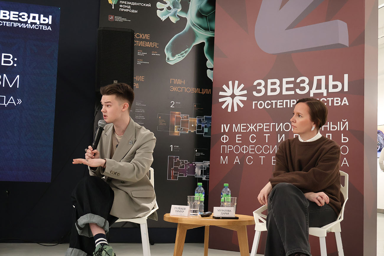 К обсуждению подключаются Тимур Тулбаев (парусное сообщество «Сила ветра») и Дарья Муратова (Казанский кремль). Фото: Дмитрий Сивков