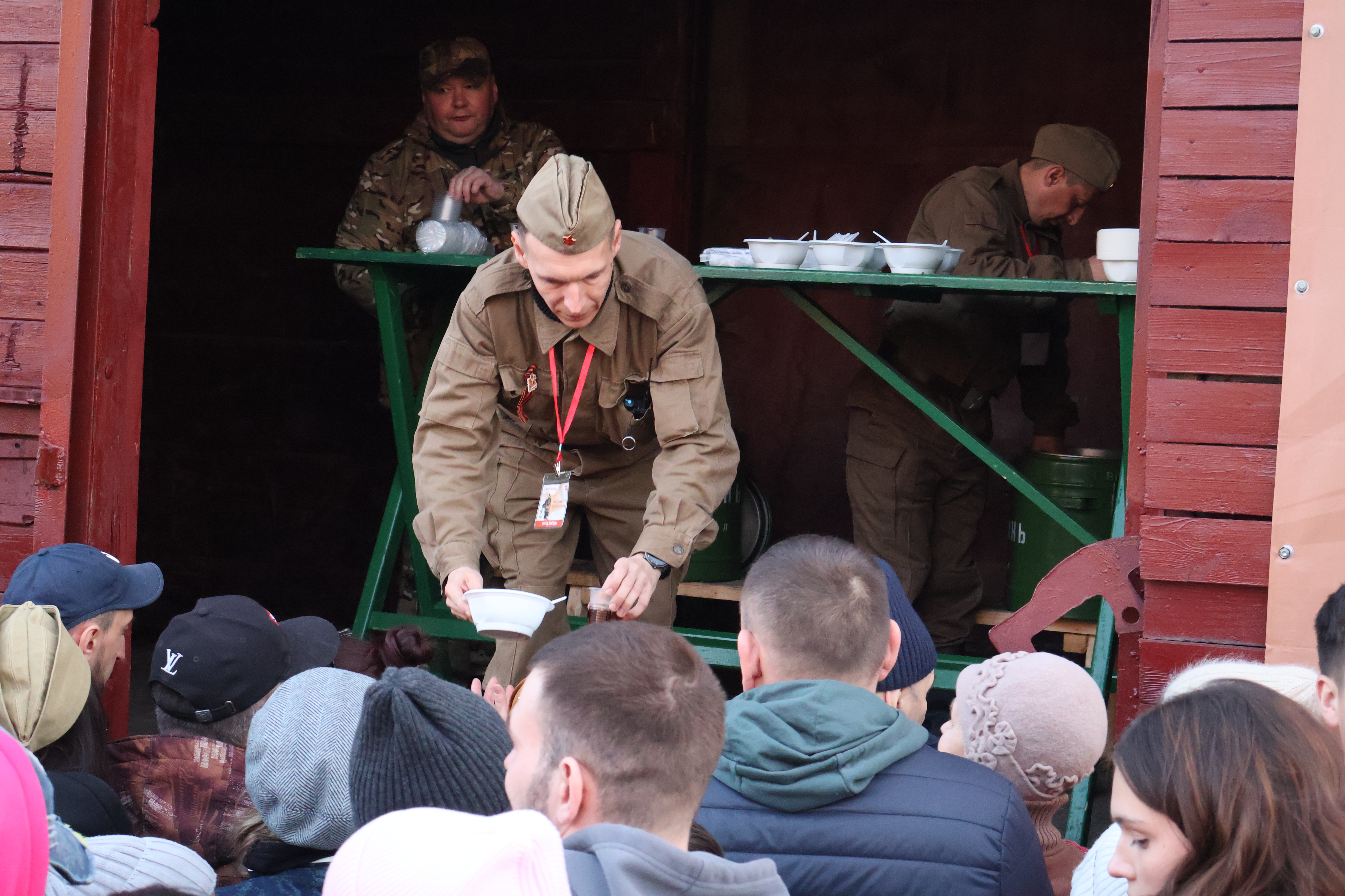 Солдатская каша пользовалась большим спросом. Фото: Дмитрий Сивков