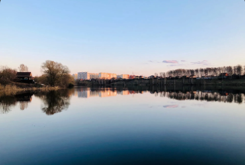 Осиновское озеро. Живописный водоем, раскинувшийся в 20 километрах от Казани. С ним связана одна легенда. Однажды из глубин этого озера поднялась русалка с ларцом, полным драгоценностей. Она обратилась к людям с мольбой о помощи, но, не дождавшись ее, канула в воду. С тех пор бытует поверье, что в глубине озера до сей поры обитает прекрасная дева и хранит тайну сокровищ, а доступна она станет смельчаку, решившему разгадать ее. Фото: Государственный комитет Республики Татарстан по туризму