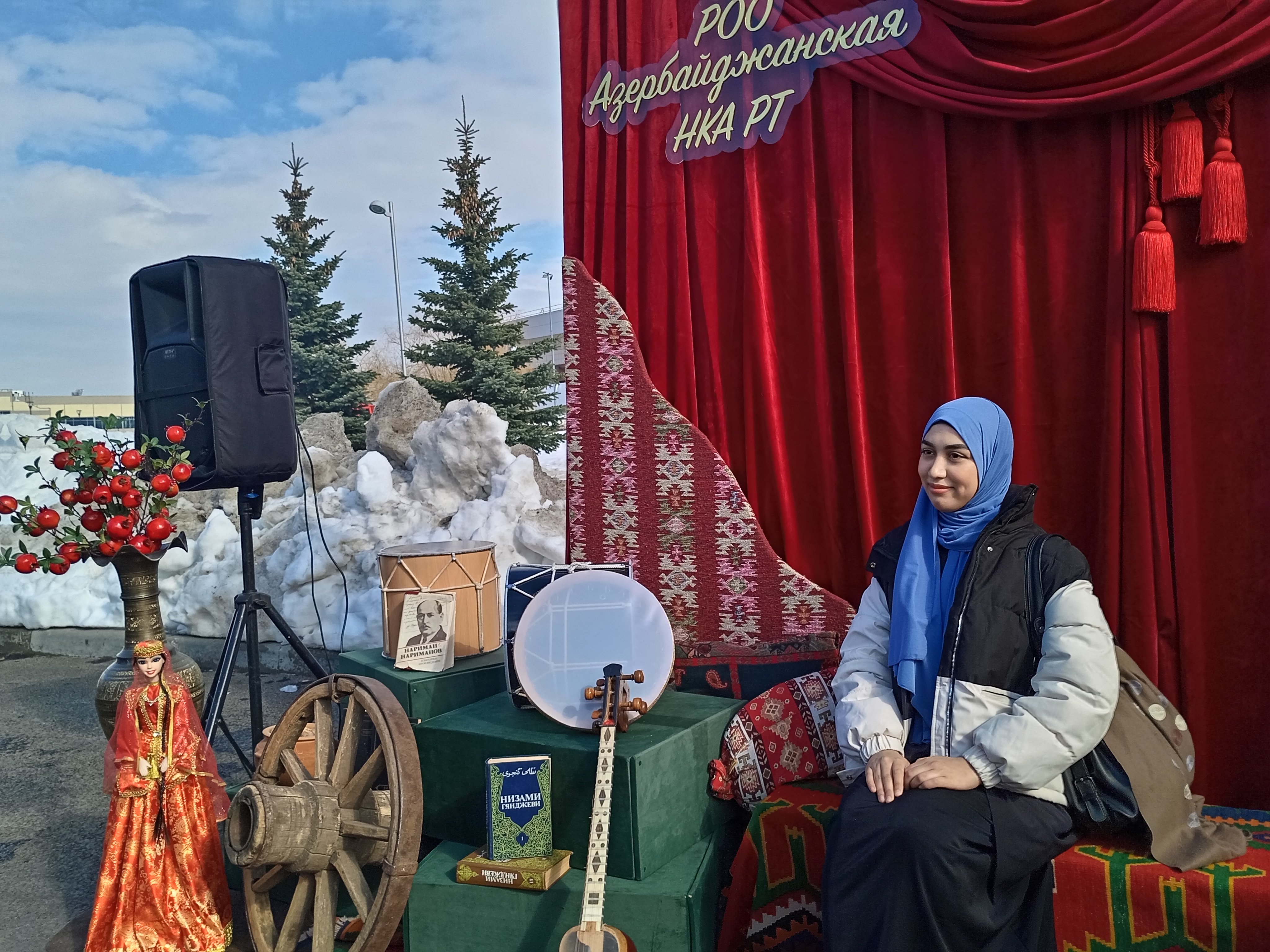 Гости праздника с удовольствием делали фото на память в подворьях. Фото: Ольга Иванычева