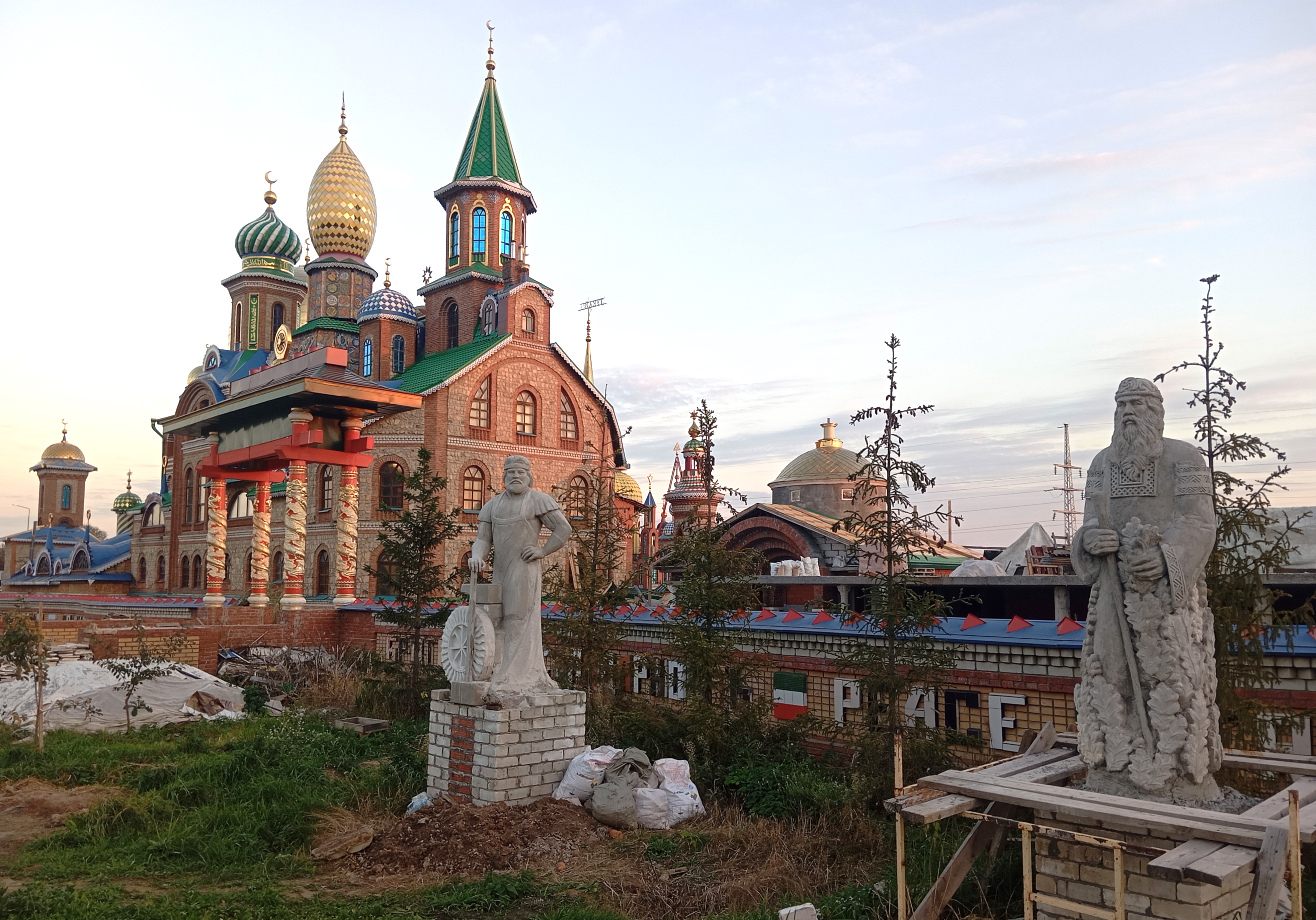 галерея славянской культуры в Храме всех религий