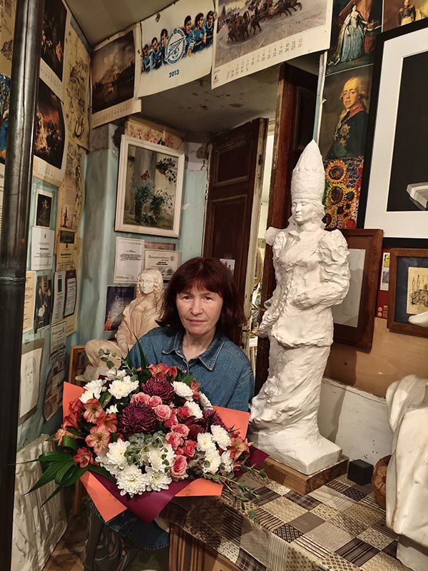 Скульптор Винера Абдуллина в своей мастерской. Фото из архива Винеры Абдуллиной