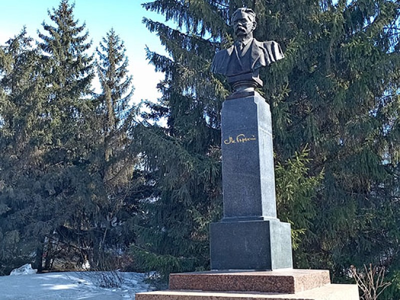 Туристов и казанцев провели пешеходной экскурсией «По улицам этим Горький ходил»