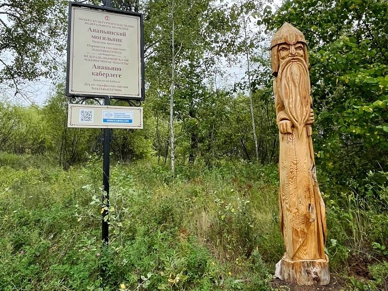 В Татарстане 25 деревянных воинов встали на защиту древнего городища