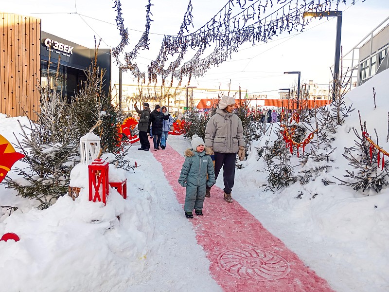 Московский рынок предлагает казанцам не только хлеба, но и зрелищ