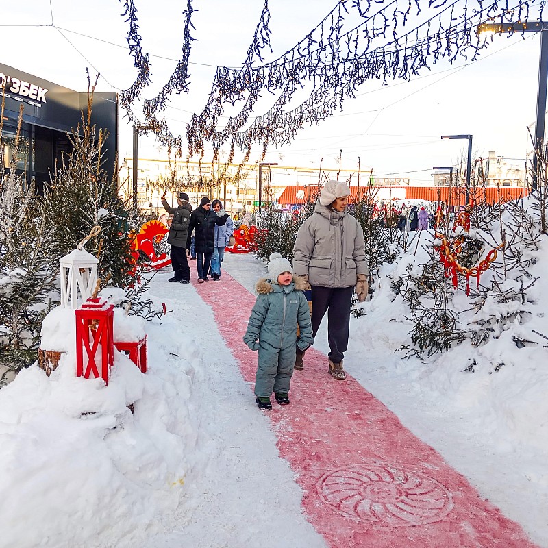 Московский рынок предлагает казанцам не только хлеба, но и зрелищ