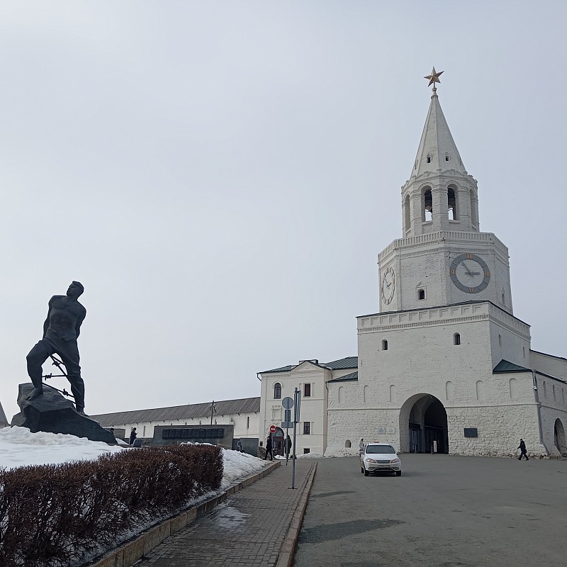 Монументу поэту Мусе Джалилю у Казанского кремля — 60 лет