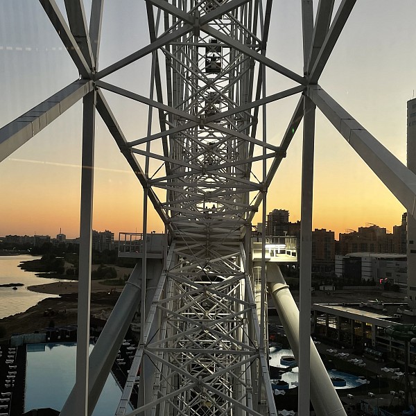 Колесо обозрения "Вокруг света"